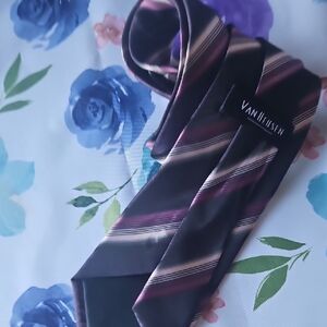 Van Heusen Men's Tie with Black and Pink Stripes